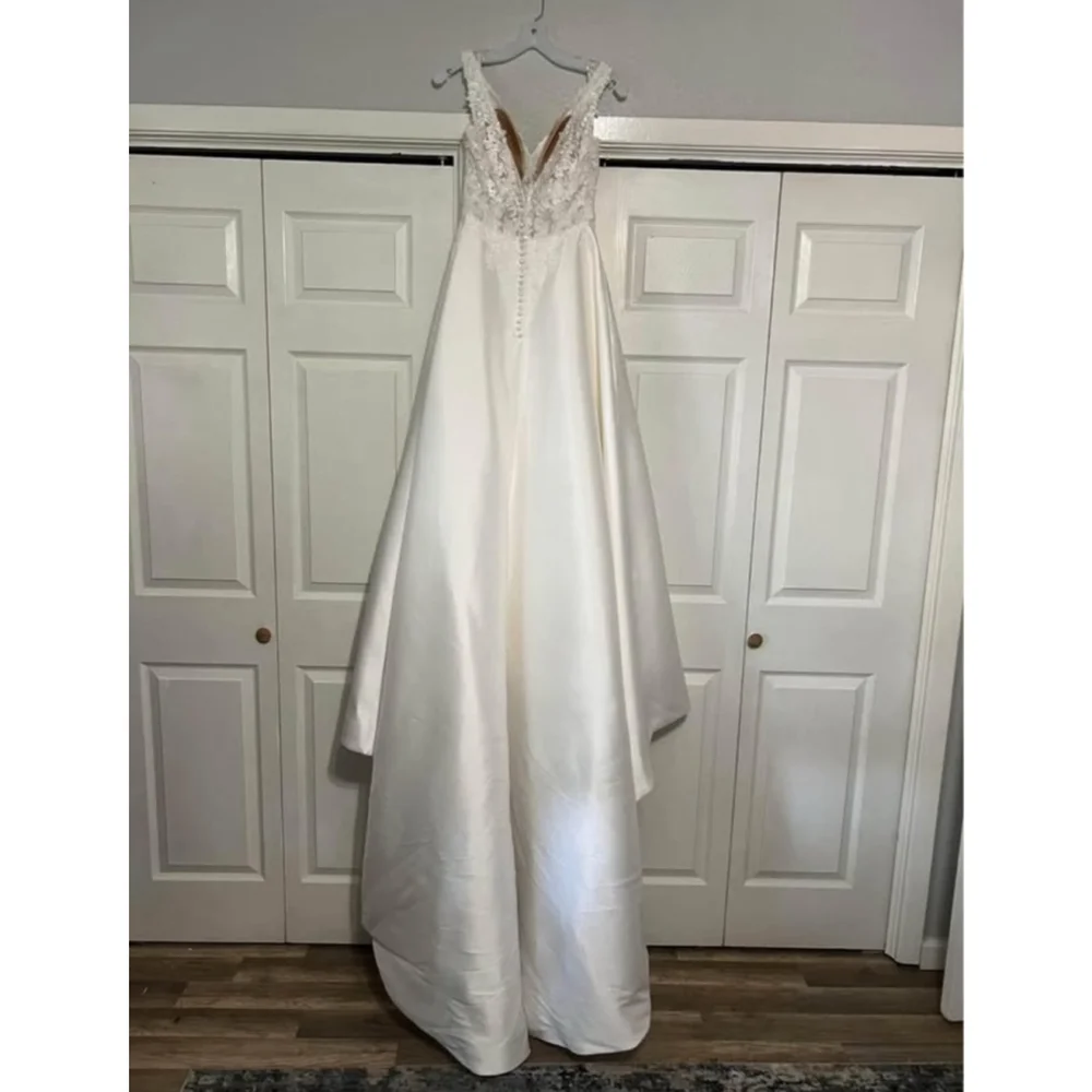 NWOT!!! Stella York White Lace Bodice Satin Wedding Dress with Pockets - Picture 5 of 6